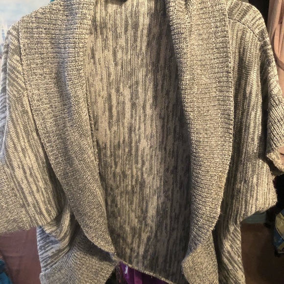 Woman’s cover up - Picture 1 of 2